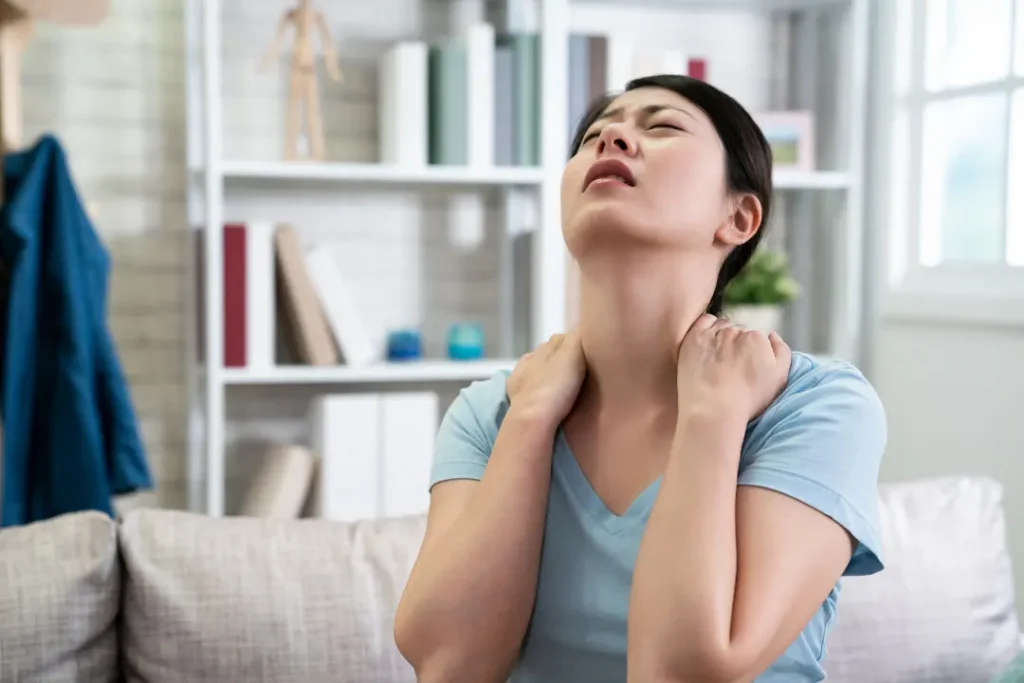 A lady having pain in her shoulders. 